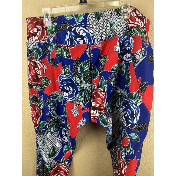 Betsey Johnson Performance Floral Leggings rose Blue Red 3XL Capri Crop - Picture 3 of 6